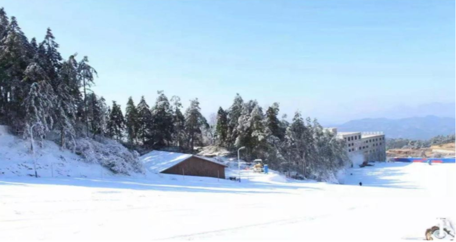 冬季红花尖滑雪+燕儿谷+三里畈温泉两日游