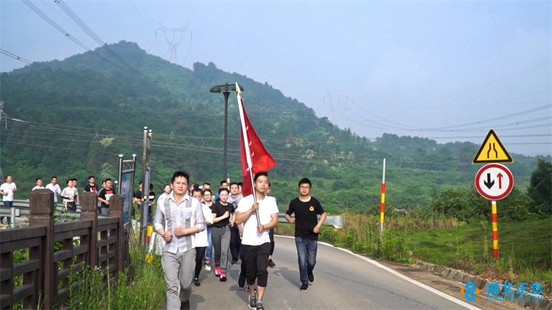 武汉团建策划：为什么拓展活动训练会有如此的魅力呢？