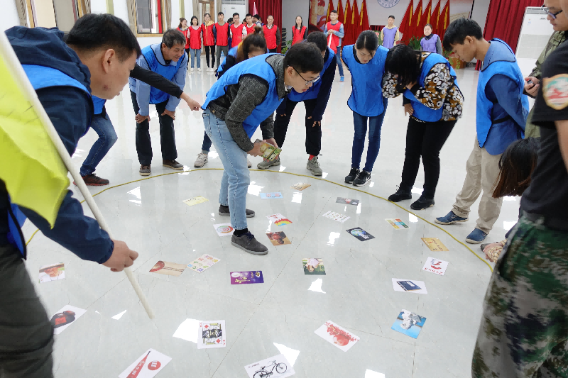 50到100人的行政单位在九十月做什么拓展活动比较好？